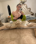 With a lot of passion and imagination I will drive you crazy and take you to the peak of pleasure!