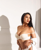 Mikaella hot