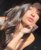 pretty girl available for erotic encounters 
