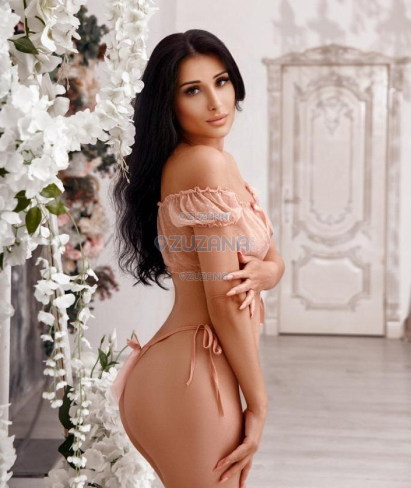 Photo escort girl Kamalia: the best escort service