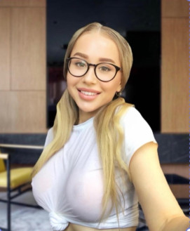 Emilly - escort review from Italy