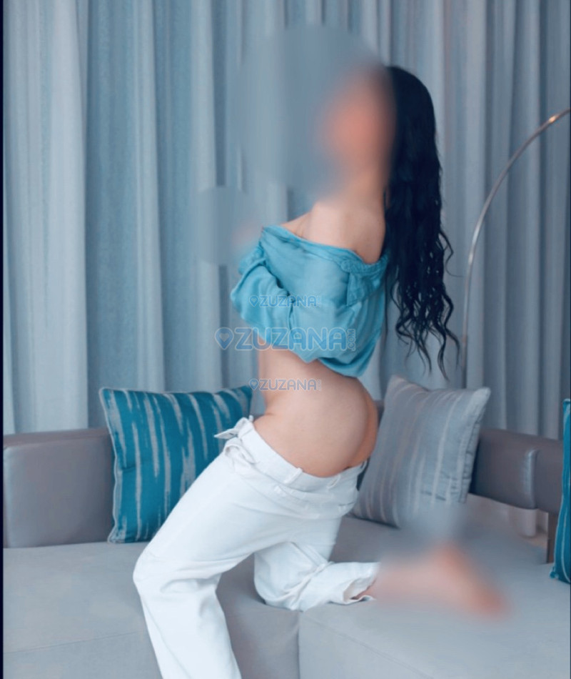 Photo escort girl Amira McLaren: the best escort service