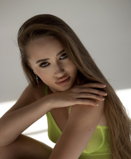 Nora Teen - escort review from Czech Republic