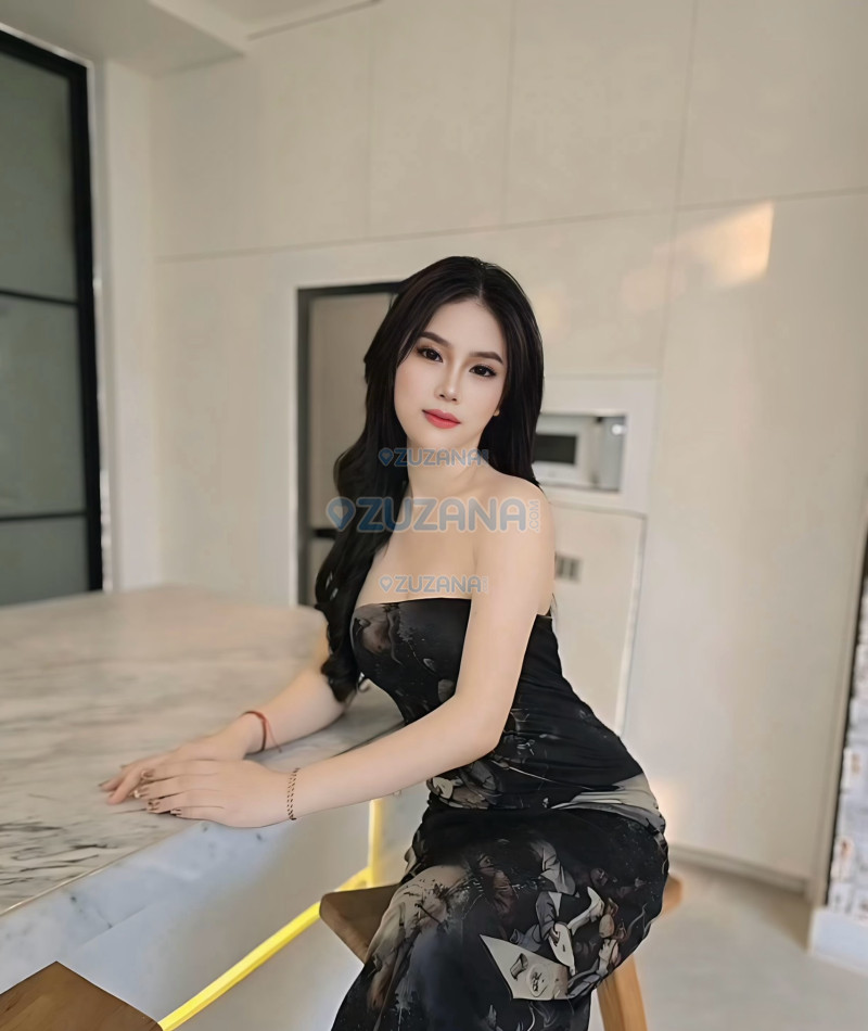 Photo escort girl Helena Zoe: the best escort service