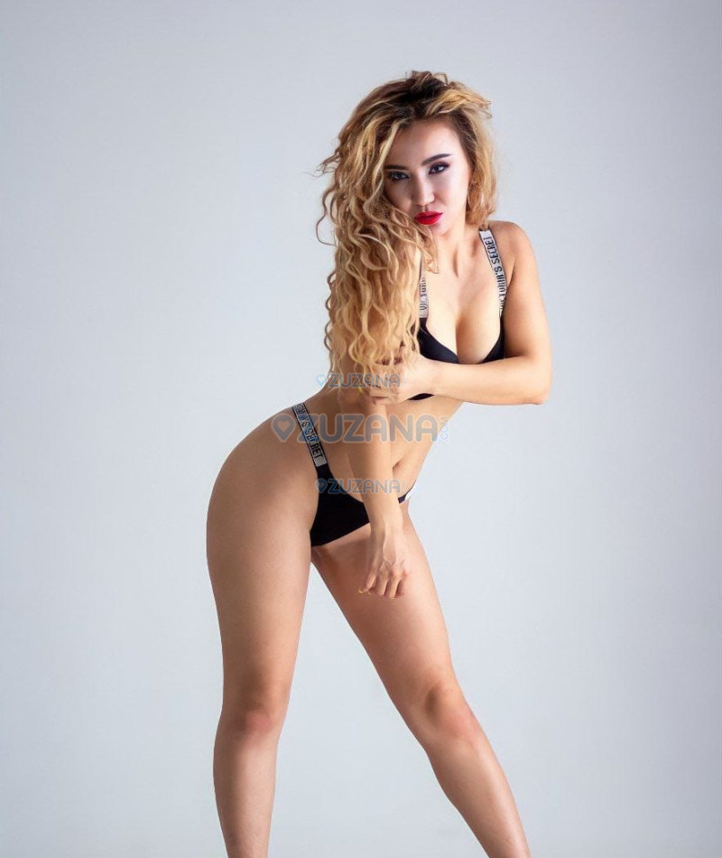 Photo escort girl Karoline: the best escort service