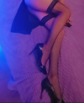 Number one queen is waiting for you👑