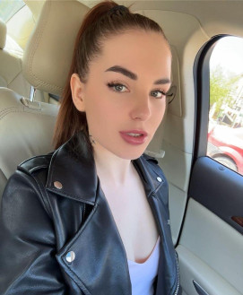 Mia_Young