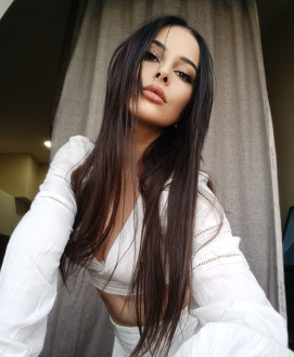 Leila Hot